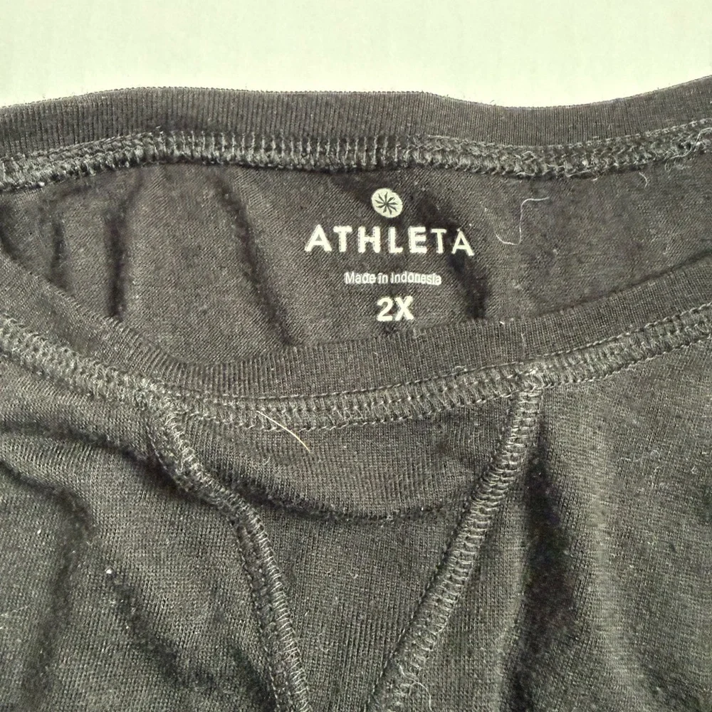 Athleta Black Long Sleeve Crop Top Lightweight Modal Lounge Tee Size 2X - Picture 3 of 3